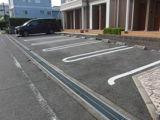 プリムローズ・上地の駐車場