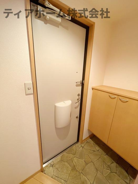 大和高田市大字築山のアパートの玄関