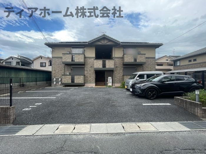 大和高田市大字築山のアパートの駐車場