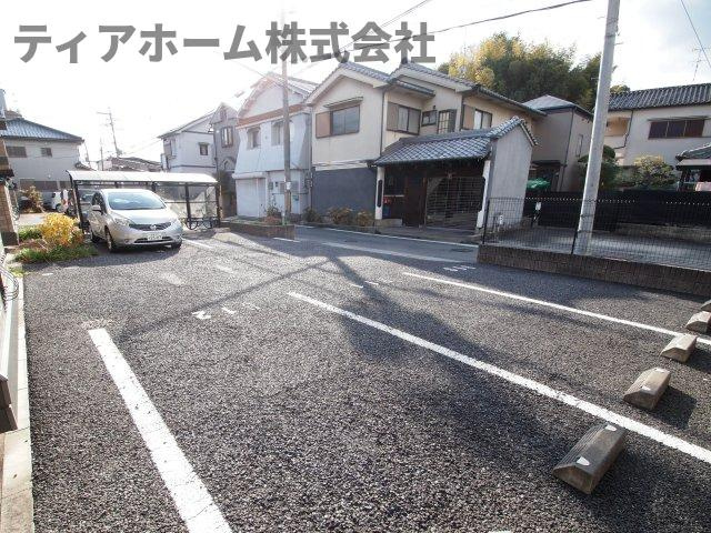 大和高田市大字築山のアパートの駐車場