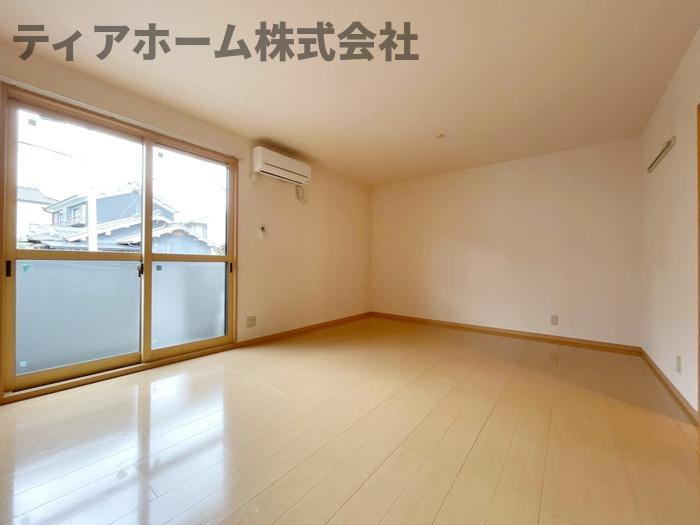 大和高田市大字築山のアパートの居間・リビング