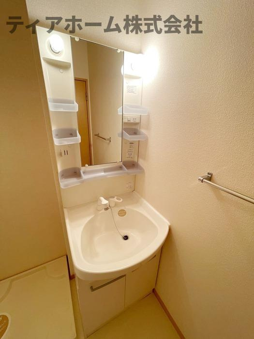 大和高田市大字築山のアパートの洗面所