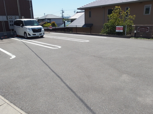 グランツマルシバ・フォーの駐車場