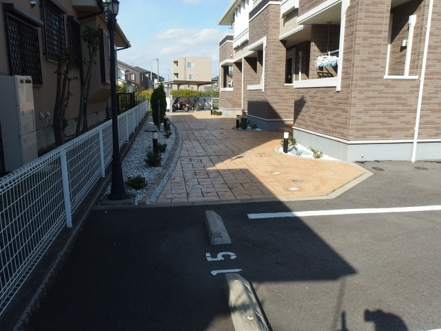 ロゼッタCの駐車場