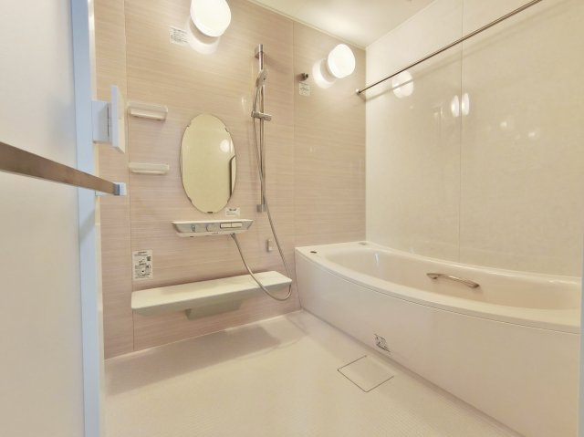 板橋区東新町1丁目の浴室|足を伸ばしてゆったりとお寛ぎいただける広々としたユニットバス
お子様とのご入浴も快適な広さです