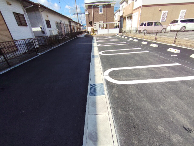 ニューライズ東大友の駐車場