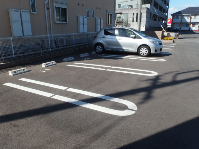 ツバキハイツの駐車場