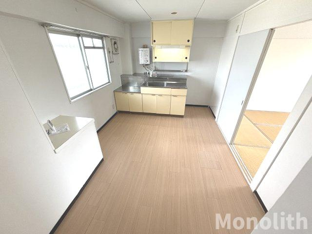 ビレッジハウス葛ノ葉1号棟の居間・リビング