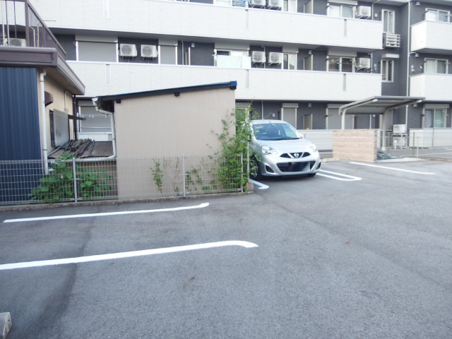 モダン　ゲートの駐車場