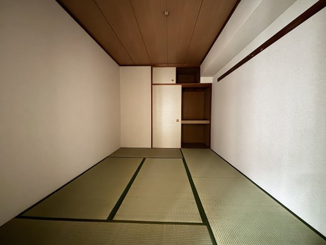 フジヤママンションの和室|和室には広めの収納が付いています