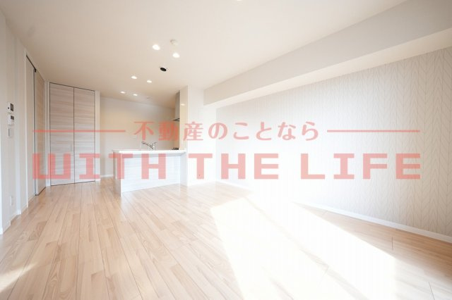 シャーメゾンレジデンス夜明【キャッシュバック対象物件】の居間・リビング|こちらの居間で趣味の時間をお楽しみください