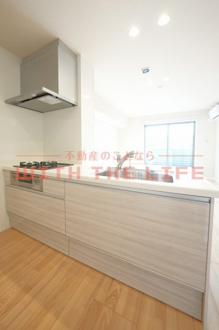 シャーメゾンレジデンス夜明【キャッシュバック対象物件】のキッチン|コンパクトなキッチンで掃除もラクラク