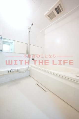 シャーメゾンレジデンス夜明【キャッシュバック対象物件】の浴室|日々の暮らしに欠かせないお風呂です