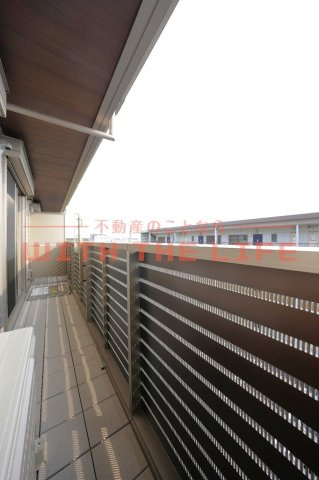 シャーメゾンレジデンス夜明【キャッシュバック対象物件】のバルコニー|バルコニー付きです