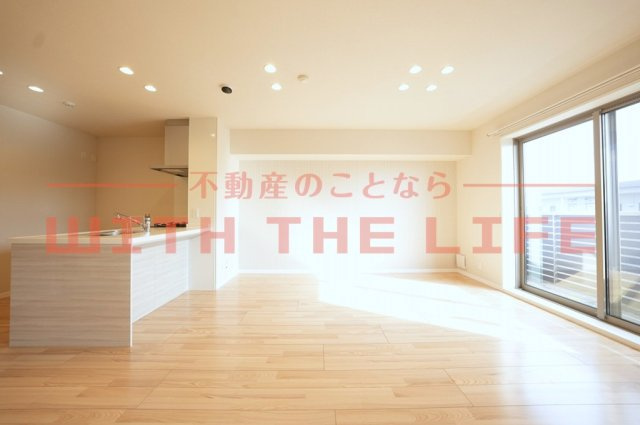 シャーメゾンレジデンス夜明【キャッシュバック対象物件】の居間・リビング|居間です