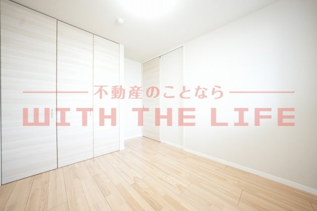 シャーメゾンレジデンス夜明【キャッシュバック対象物件】の寝室|落ち着いた色調の寝室です