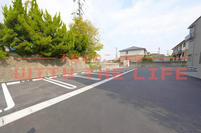 シャーメゾンレジデンス夜明【キャッシュバック対象物件】の駐車場|車をお持ちの方に嬉しい駐車場付きの物件です