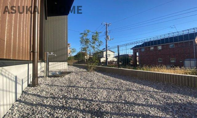 栄区元大橋１丁目 戸建てのバルコニー|広くワイドなスペースになっているので、一度にたくさんの洗濯物が干せそうですね♪