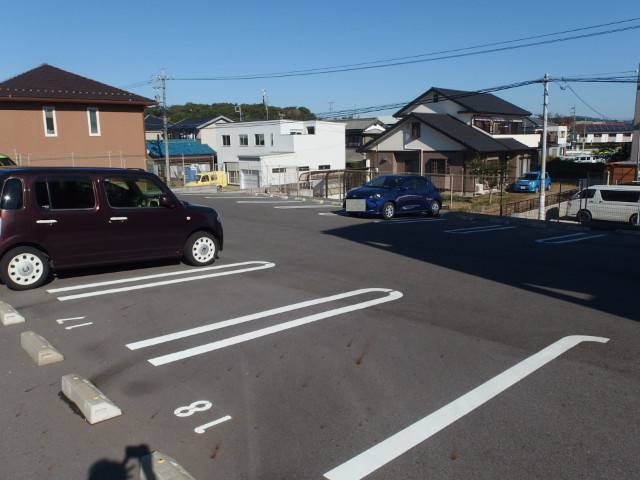 ニュータウンの駐車場