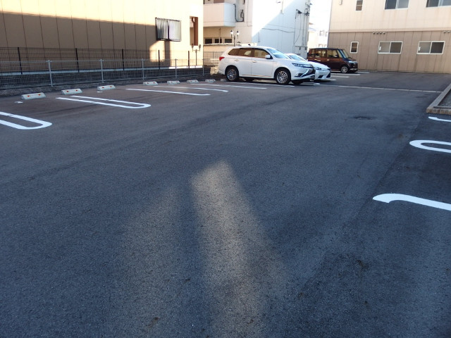 ネオグリーンシティーの駐車場