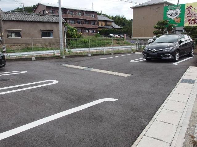 レーブ・シューの駐車場