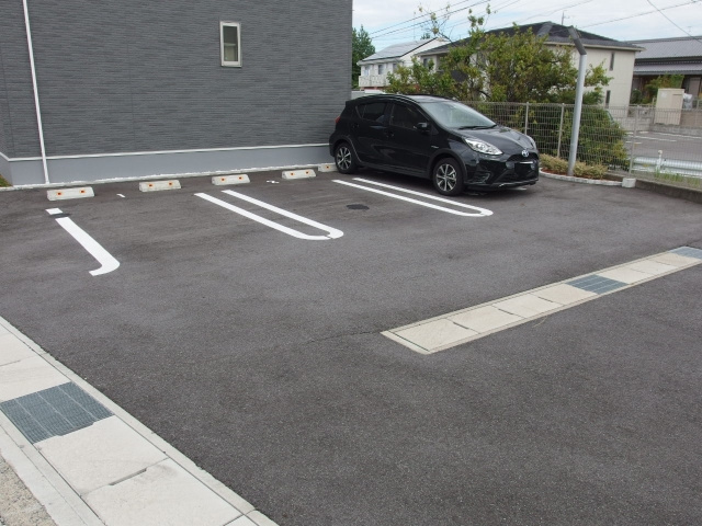 レーブ・シューの駐車場