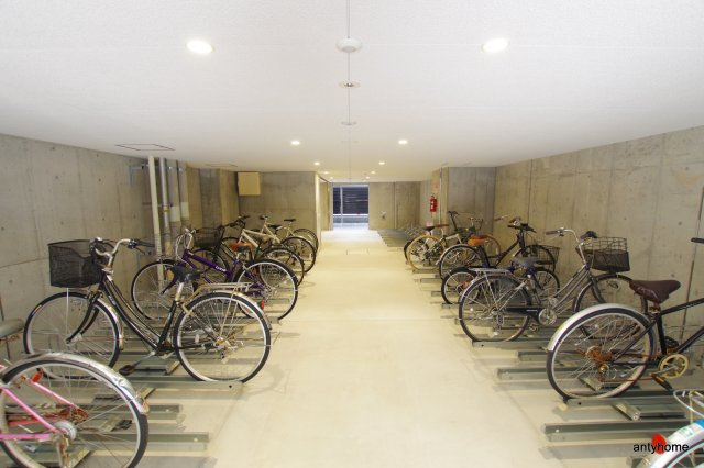 コンフォリア北浜の駐車場