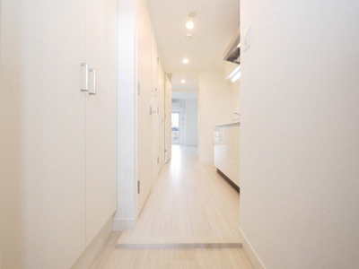 【玄関】 | セオリー大阪パーチェ | 収納もある玄関です