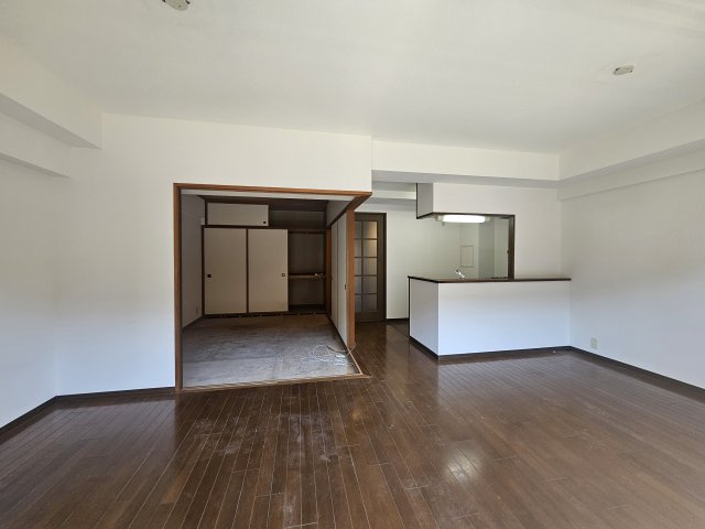 プラザハイツ二ツ屋D棟の居間・リビング