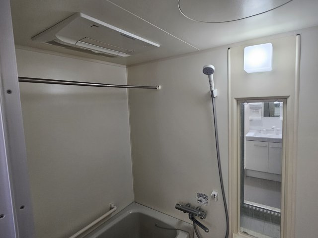 プラザハイツ二ツ屋D棟の浴室