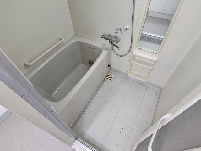 プラザハイツ二ツ屋D棟の浴室