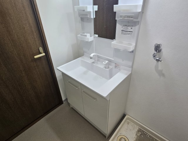 プラザハイツ二ツ屋D棟の洗面所