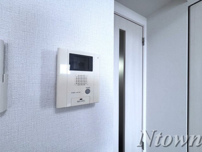 【セキュリティ】 | ロイヤルピジョンライズ | モニター付きインターホンです