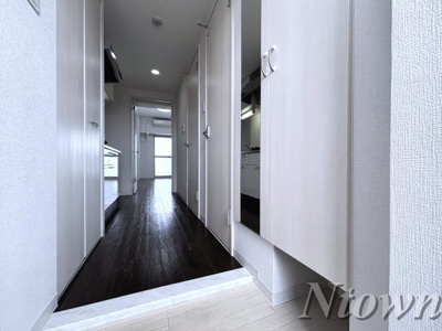 【玄関】 | ロイヤルピジョンライズ | 収納もある玄関です