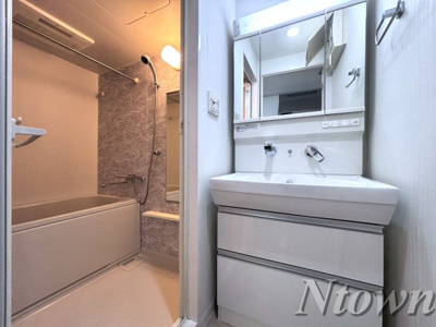 【洗面所】 | ロイヤルピジョンライズ | 広い洗面スペース