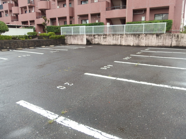 ランデックス緑ヶ丘の駐車場