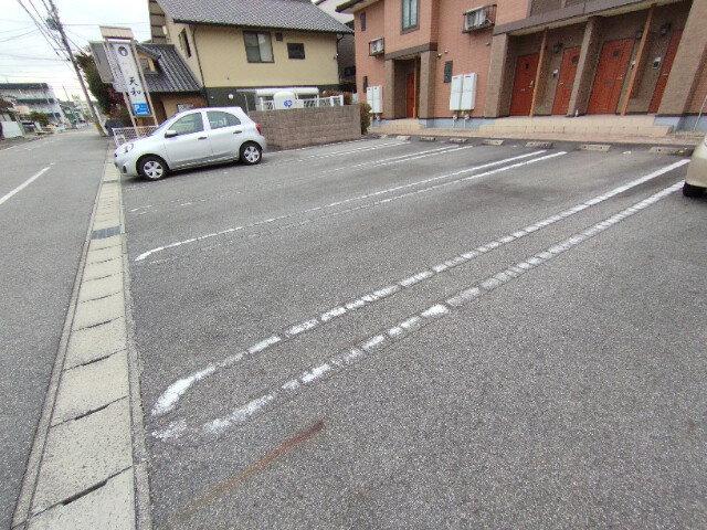 ロータスハイムの駐車場