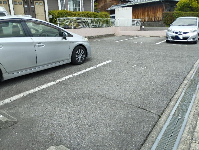 クレストール辻杉Ⅲの駐車場