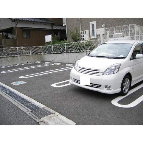 トレステージ華の駐車場