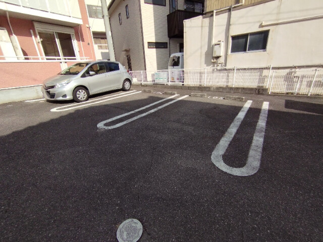 セレノカピタルの駐車場