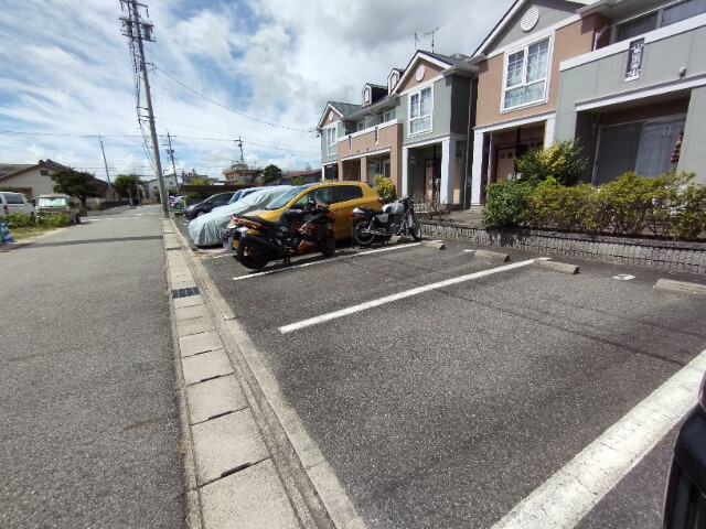 アビタシオン渡Ｂの駐車場