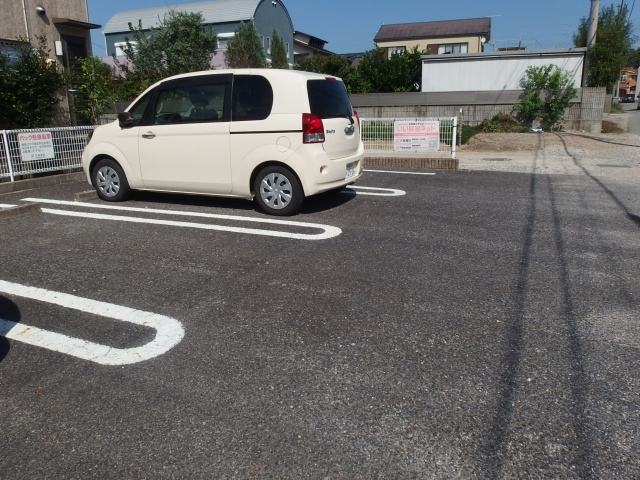 グランツ・マルシバ１の駐車場