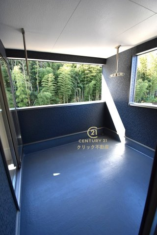 Cradlegarden　 水戸市河和田町　第3　7のバルコニー|インナーバルコニーは洗濯物外干し派の強い味方！天気が変わりやすい季節の外出も安心です。外出が難しい日に出るだけでも気分転換になる、嬉しいスペースです。