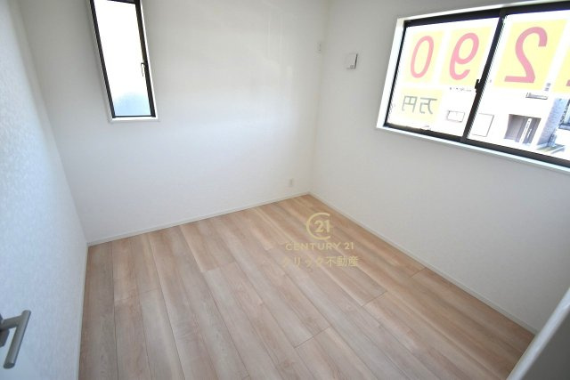 Cradlegarden　 水戸市河和田町　第3　7の洋室|フローリングなので重い家具も置けます。カーテンと家具を揃えるなどして、お好みのインテリアを楽しむことができます。収納スペースは全室に配備しております。