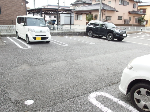 メゾン・グランドールＣの駐車場