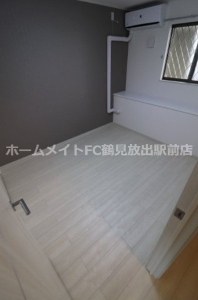 東大阪市稲田本町１丁目のアパートの洋室