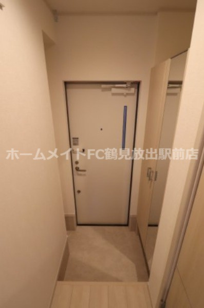 東大阪市稲田本町１丁目のアパートの玄関