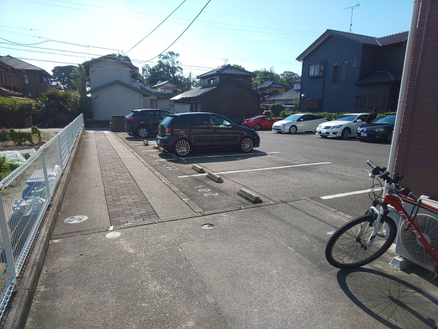 ラルジュ・シエルの駐車場