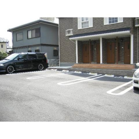 グレース上河原Ｂの駐車場