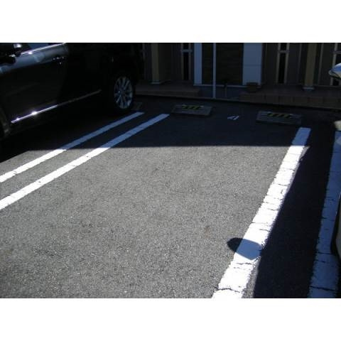 ローズハウスの駐車場